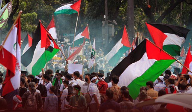 Muslims Protest at American Embassy in Indonesia over Israeli Airstrikes