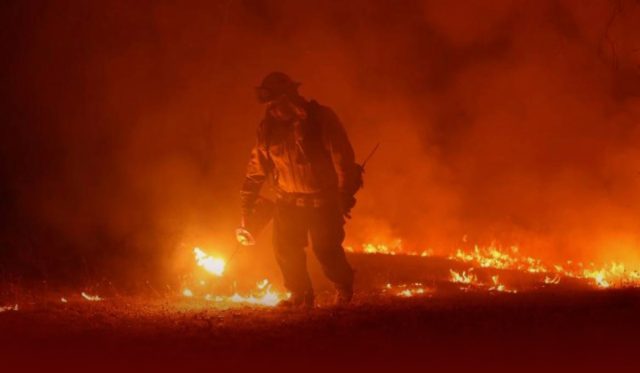 California Oak Wildfire Soars Amid Intense Heatwave